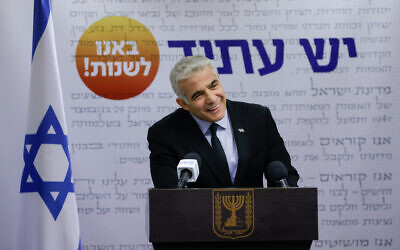 Le ministre de la Défense Yair Lapid lors d'une réunion du parti, à la Knesset, le 21 juin 2021. (Crédit : Olivier Fitoussi/Flash90)