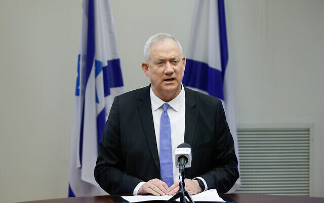 Le chef du parti Kakhol lavan Benny Gantz lors d'une réunion de faction à la Knesset, le 21 juin 2021. (Crédit : Olivier Fitoussi/FLASH90)
