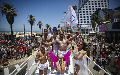 La Gay Pride de Tel Aviv, le 25 juin 2021. (Crédit : Miriam Alster/Flash90)