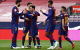 Légende: Lionel Messi, du FC Barcelone, célèbre avec ses coéquipiers l'ouverture du score lors du match de football de la Liga espagnole entre le FC Barcelone et le Celta au stade Camp Nou de Barcelone, en Espagne, le 16 mai 2021. (Crédit:AP Photo/Joan Monfort)