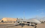 Une photo prise le 13 janvier 2020, lors d'une tournée de presse, organisée par la coalition dirigée par les États-Unis qui combat les restes du groupe État islamique, montre des drones de l'armée américaine sur la base aérienne d'Ain al-Asad, dans la province d'Anbar, dans l'ouest de l'Irak (Crédits: Ayman Henna / AFP).