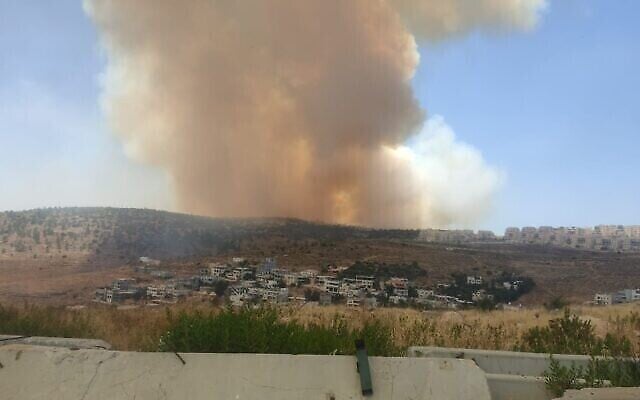 Un incendie près de la ville de Tzur Hadassah, près de Jérusalem, le 4 juin 2021. (Sapeurs-pompiers d’Israël)