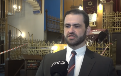 Le rabbin Mordechai Eliezer (Zsolt) Balla, nommé Grand Rabbin de l'armée allemande, s'adressant à la chaîne publique Kan le 3 juin 2021. (Crédit : Capture d'écran/YouTube)