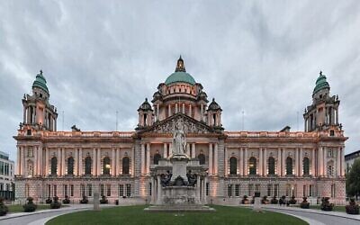 L'hôtel de ville de Belfast (Crédit : Giorgio Galeotti/Wikimedia Commons via JTA)