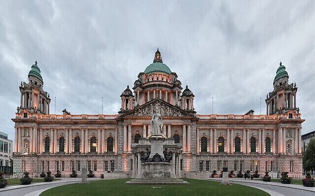 L'hôtel de ville de Belfast (Crédit : Giorgio Galeotti/Wikimedia Commons via JTA) L'hôtel de ville de Belfast (Crédit : Giorgio Galeotti/Wikimedia Commons via JTA)