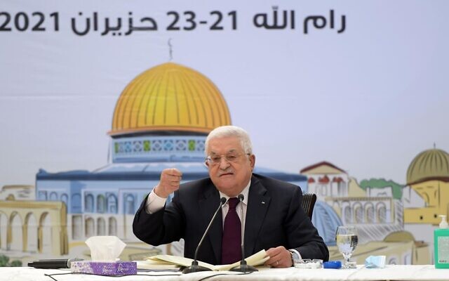 Le président de l'Autorité palestinienne Mahmoud Abbas lors d'une réunion du Conseil révolutionnaire du Fatah dans un discours retransmis le mercredi 23 juin 2021. (Crédit : WAFA) Le président de l'Autorité palestinienne Mahmoud Abbas lors d'une réunion du Conseil révolutionnaire du Fatah dans un discours retransmis le mercredi 23 juin 2021. (Crédit : WAFA)