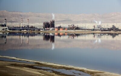 Une vue de Dead Sea Works Ltd.,
 le 2 février 2018. (Crédit : Issac Harari/Flash90