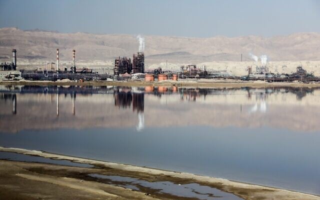 Une vue de Dead Sea Works Ltd.,
le 2 février 2018. (Crédit : Issac Harari/Flash90 Une vue de Dead Sea Works Ltd.,
le 2 février 2018. (Crédit : Issac Harari/Flash90
