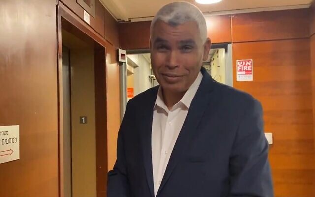 Le député de Raam Said al-Harumi à la Knesset, le 13 juin 2021. (Capture d'écran/Ynet)