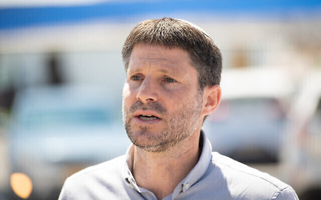 Le député Bezalel Smotrich visite l'avant-poste illégal d'Evyatar, en Cisjordanie, le 27 juin 2021 (Sraya Diamant/Flash90). Le député Bezalel Smotrich visite l'avant-poste illégal d'Evyatar, en Cisjordanie, le 27 juin 2021 (Sraya Diamant/Flash90).