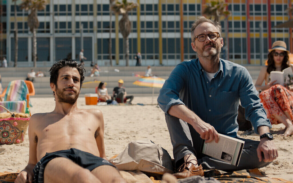Niv Nissim, à gauche, joue le rôle de Tomer et John Benjamin Hickey, à droite, celui de Michael dans "Sublet" d'Eytan Fox. (Daniel Miller)