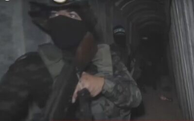 Vidéo diffusée par la chaîne Al Jazeera montrant le système de tunnels du Hamas sous la bande de Gaza, le 5 juin 2021 (Crédit : capture d'écran).