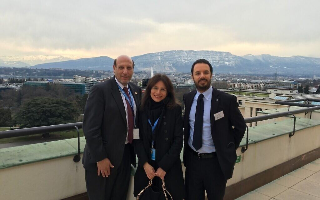 Anita Winter sur le toit de l'ONU à Genève avec une délégation de la Bnai Brith. (Courtoisie)