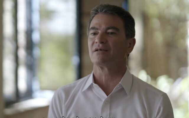 L'ancien chef du Mossad Yossi Cohen en interview, diffusée le 10 juin 2021. (Capture d'écran)