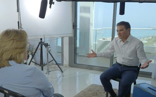 L'ancien chef du Mossad Yossi Cohen en interview avec Ilana Dayan, diffusée le 10 juin 2021. (Capture d'écran) L'ancien chef du Mossad Yossi Cohen en interview avec Ilana Dayan, diffusée le 10 juin 2021. (Capture d'écran)