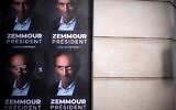 Des affiches des membres du comité de soutien de l'idéologue français d'extrême droite Eric Zemmour, à Paris, le 28 juin 2021. (Crédit :  Olivier MORIN / AFP)
