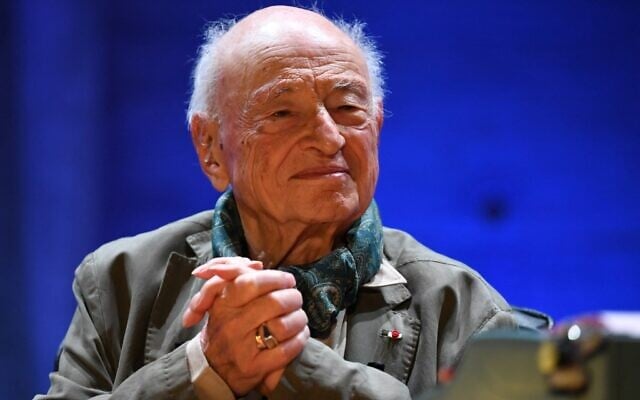 Le philosophe et sociologue français Edgar Morin au siège de l'UNESCO avant une cérémonie pour son centième anniversaire, le 2 juillet 2021. (Crédit : Bertrand GUAY / AFP)