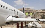 Les frères jumeaux palestiniens Atallah et Khamis al-Sairafi, 60 ans, transforment un Boeing 707 en restaurant près de la ville de Naplouse en Cisjordanie, le 5 juillet 2021. (Crédit : JAAFAR ASHTIYEH / AFP)