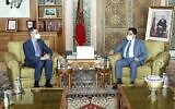 Le ministre marocain des Affaires étrangères Nasser Bourita (à droite) reçoit le haut responsable du département d'État américain Joey Hood à Rabat le 28 juillet 2021. (Crédit / AFP)