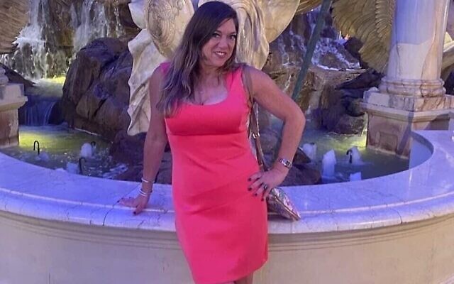 Cette photo du 1er juin 2021 fournie par Liz Segel montre Estelle Hedaya au Caesars Palace à Las Vegas. (Crédit : Liz Segel via AP)