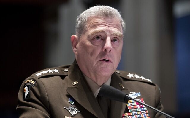 Le président des chefs d'état-major interarmées, le général Mark Milley, témoigne lors d'une audience de la commission des services armés de la Chambre des représentants, le jeudi 9 juillet 2020, au Capitole à Washington. (Crédit : Michael Reynolds/Pool via AP) Le président des chefs d'état-major interarmées, le général Mark Milley, témoigne lors d'une audience de la commission des services armés de la Chambre des représentants, le jeudi 9 juillet 2020, au Capitole à Washington. (Crédit : Michael Reynolds/Pool via AP)