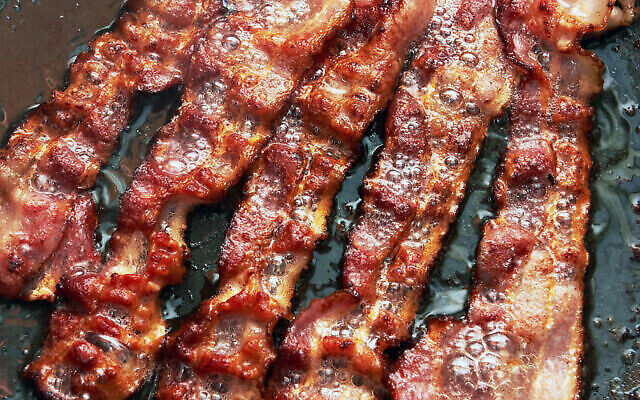Image illustrative de bacon en train de cuire dans une poêle à frire (Crédit : Krasyuk ; iStock by Getty Images) Image illustrative de bacon en train de cuire dans une poêle à frire (Crédit : Krasyuk ; iStock by Getty Images)