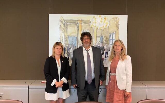 Les députés Sandra Boëlle, Meyer Habib et Constance Le Grip de la Commission d’enquête sur les éventuels dysfonctionnements de la justice et de la police dans l’affaire Sarah Halimi. (Crédit : Twitter / Constance Le Grip) Les députés Sandra Boëlle, Meyer Habib et Constance Le Grip de la Commission d’enquête sur les éventuels dysfonctionnements de la justice et de la police dans l’affaire Sarah Halimi. (Crédit : Twitter / Constance Le Grip)