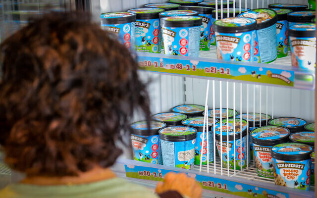 Des glaces Ben & Jerry's dans un supermarché de Yavne, le 20 juillet 2021. (Crédit : Flash90) Des glaces Ben & Jerry's dans un supermarché de Yavne, le 20 juillet 2021. (Crédit : Flash90)
