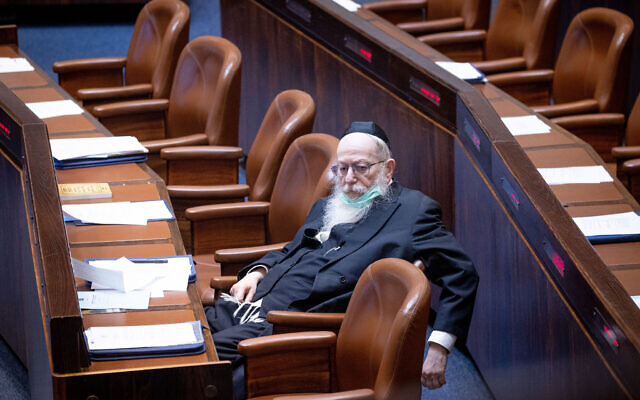 Yaakov Litzman député de Yahadout HaTorah, en séance plénière de la Knesset le 26 juillet 2021. (Crédit : Yonatan Sindel/Flash90) Yaakov Litzman député de Yahadout HaTorah, en séance plénière de la Knesset le 26 juillet 2021. (Crédit : Yonatan Sindel/Flash90)