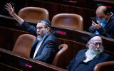 Moshe Gafni, député de Yahadout HaTorah, dans le plénum de la Knesset le 26 juillet 2021. (Crédit : Yonatan Sindel/Flash90)