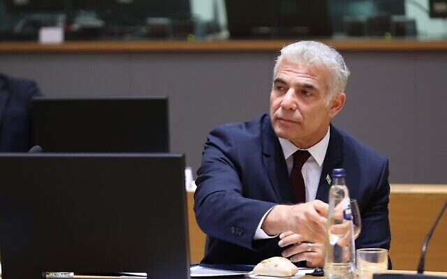 Le ministre des Affaires étrangères Yair Lapid rencontre les 26 ministres des Affaires étrangères de l'UE à Bruxelles, le 12 juillet 2021.(Crédit : Union européenne) Le ministre des Affaires étrangères Yair Lapid rencontre les 26 ministres des Affaires étrangères de l'UE à Bruxelles, le 12 juillet 2021.(Crédit : Union européenne)