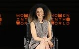 Sur cette photo d'archives prise, la journaliste Masih Alinejad prend la parole sur scène lors du 7e sommet annuel de Women In The World au Lincoln Center à New York, le 7 avril 2016. (Crédit : Jemal Countess/GETTY IMAGES NORTH AMERICA/AFP)
