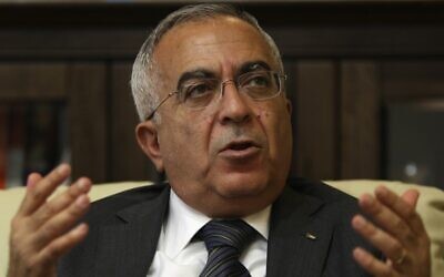 L'ex-Premier ministre palestinien Salam Fayyad au mois de juin 2021. (Crédit : AP/Majdi Mohammed)