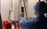 Le robot UniDose, développé par RescueDose, délivre des médicaments en médecine nucléaire. (Capture d'écran : YouTube)