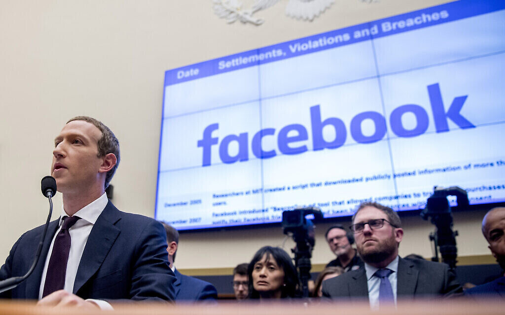 Sur cette photo d'archives du 23 octobre 2019, le PDG de Facebook, Mark Zuckerberg, témoigne devant une audience de la commission des services financiers de la Chambre des représentants, au Capitole, à Washington. (Crédit : AP Photo/Andrew Harnik)