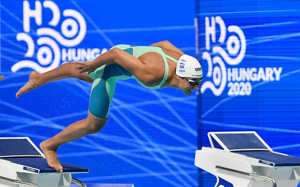 Andi Murez participe à une compétition en Hongrie en novembre 2020. (Association israélienne de natation)