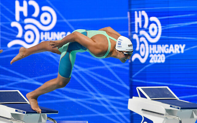 Andi Murez participe à une compétition en Hongrie en novembre 2020. (Association israélienne de natation)