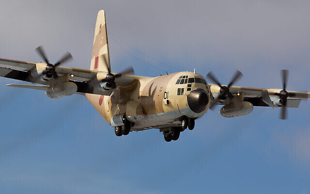 PHOTO Un avion C-130 de l'Armée de l'air royale marocaine se pose dans une photo non datée. (Crédit : Dmitry Terekhov/CC BY-SA 2.0/Wikimedia) PHOTO Un avion C-130 de l'Armée de l'air royale marocaine se pose dans une photo non datée. (Crédit : Dmitry Terekhov/CC BY-SA 2.0/Wikimedia)