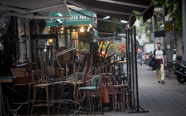 Un restaurant fermé dans la rue Dizengoff à Tel-Aviv, pendant un confinement national, le 6 janvier 2021 (Crédit: Miriam Alster/FLASH90) Un restaurant fermé dans la rue Dizengoff à Tel-Aviv, pendant un confinement national, le 6 janvier 2021 (Crédit: Miriam Alster/FLASH90)