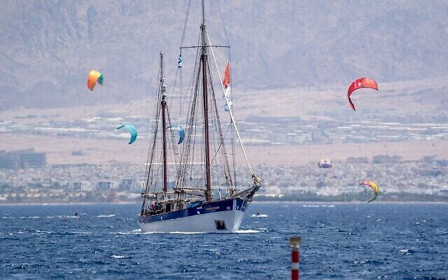 Le bateau Fleur de Passion quitte Eilat en direction du Soudan, le 20 juillet 2021. (Marcos Schonholz)