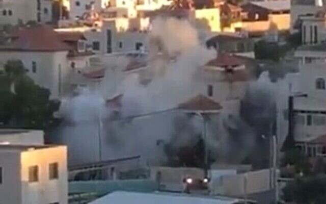 L'armée détruit le domicile de Cisjordanie de Muntasir Shalabi à Turmus Ayya, le 8 juillet 2021. (Capture d'écran/Kan)