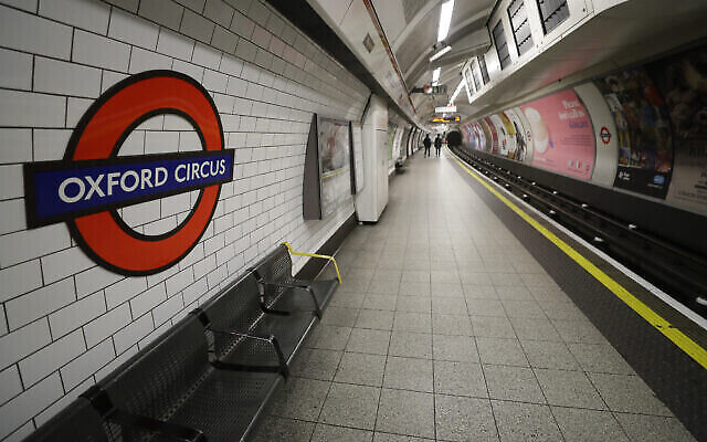 Illustration : Un quai de la station de métro Oxford Circus à Londres, le 19 mars 2020. (AP Photo/Kirsty Wigglesworth)