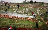 Des manifestants palestiniens se heurtent aux troupes israéliennes lors d'une manifestation marquant la Journée de la Terre, dans le village de la ville de Qusra, en Cisjordanie, près de Naplouse, le 30 mars 2018. (Nasser Ishtayeh/Flash90)