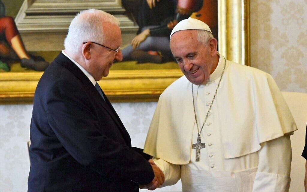 Le président Reuven Rivlin rencontre le pape François au Vatican, le 3 septembre 2015. (Crédit : Haim Zach / GPO)