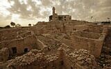Les ruines archéologiques au sommet du pic de Nebi Samuil (Abir Sultan/ Flash 90)