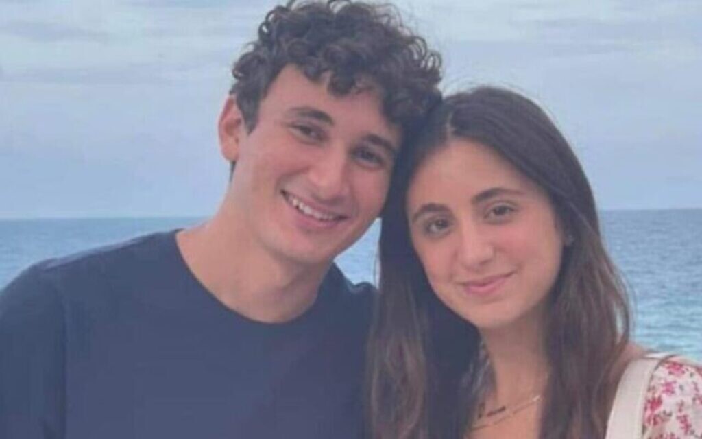 Ilan Naibryf et Deborah Berezdivin. (Crédit : Chabad of UChicago/Instagram via JTA)