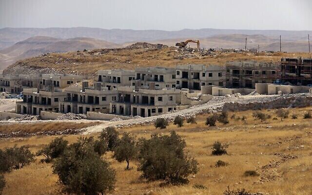 Nouvelle construction de logements dans l’implantation de Nokdim en Cisjordanie, au sud de la ville palestinienne de Bethléem, le 13 octobre 2020. (Menahem Kahana / AFP)