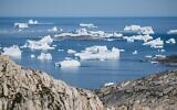Photo aérienne montrant des icebergs en train de flotter sur la côte orientale du Groenland, près de Kulusuk, le 15 août 2019. (Crédit : Jonathan NACKSTRAND / AFP)