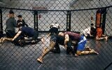 Photo d'illustration : Une séance d'arts martiaux mixtes (MMA) à Paris, le 2 mai 2016. (Crédit : Francois Guillot/AFP)