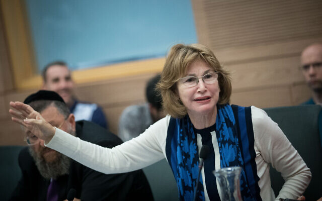 La députée Yesh Atid Yael German à la Knesset, le 21 novembre 2017. (Crédit : Yonathan Sindel/Flash90)